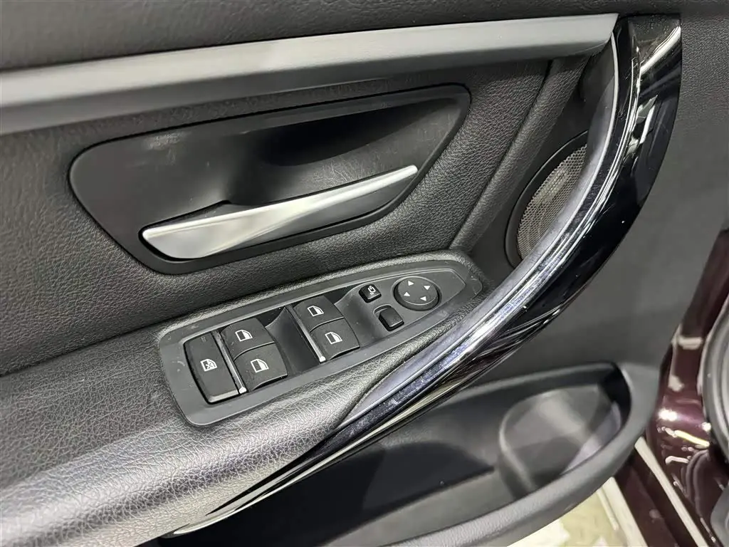 BMW 3 Series 2018 — Фото 10/20