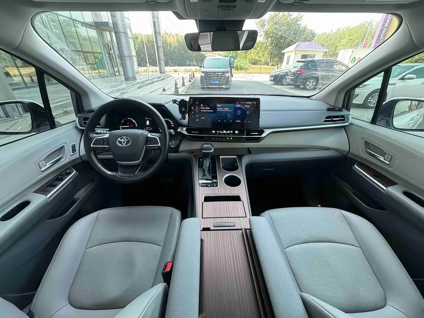 Toyota Granvia 2024 — Şəkil 9/9