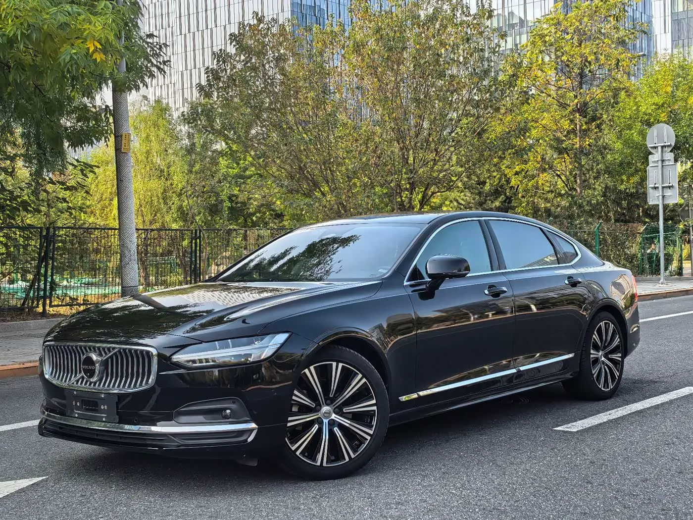 Volvo S90 2022 — Photo 1/20