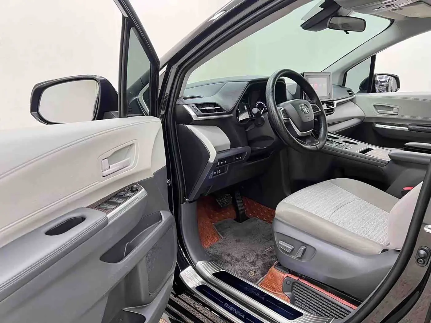 Toyota Sienna 2023 — Photo 5/20