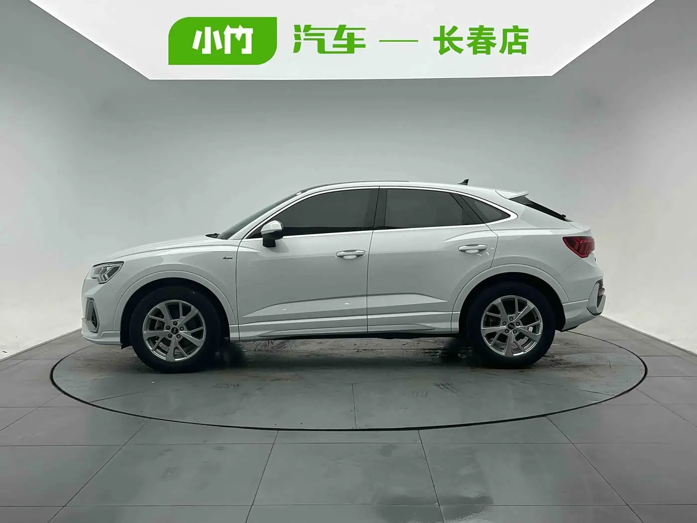 Audi Q3 Sportback 2022 — Фото 3/19