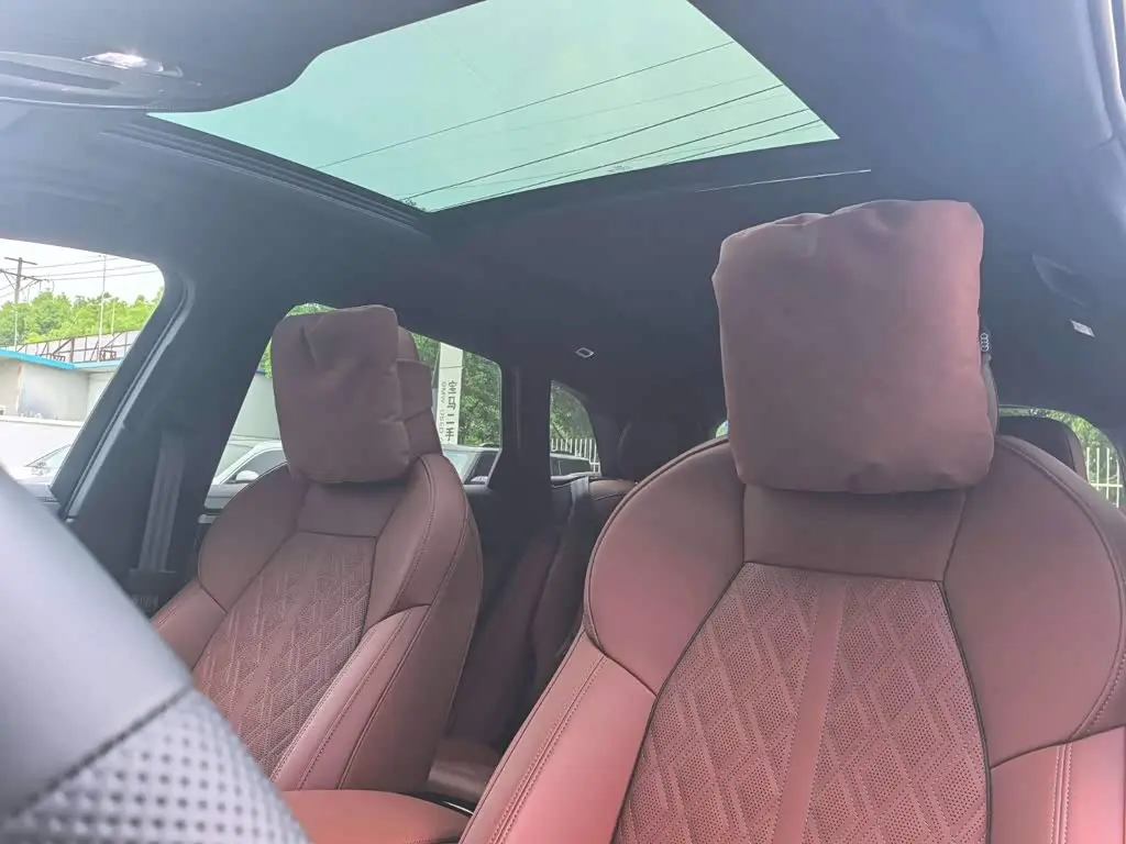 Audi Q5L 2025 — Photo 10/17