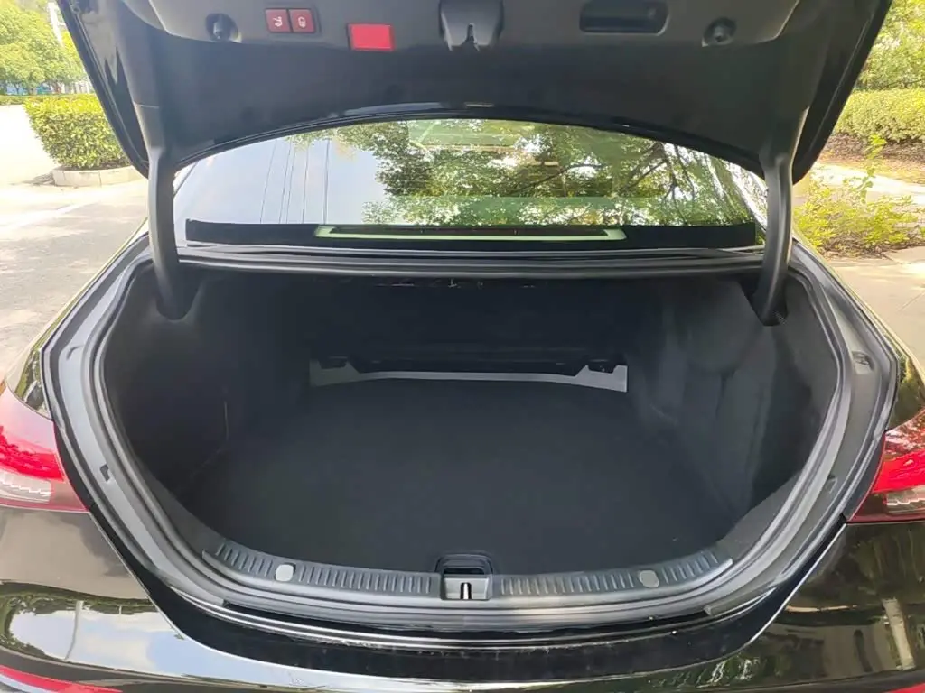 Mercedes-Benz E-Class 2022 — Photo 19/20