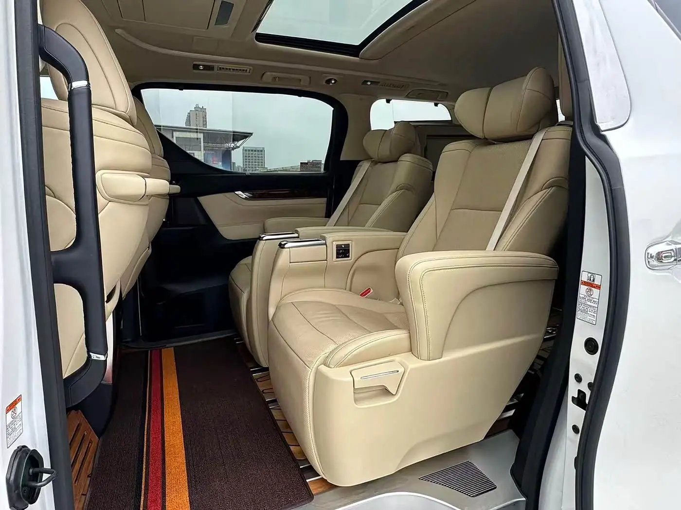 Toyota Alphard 2022 — Şəkil 10/11