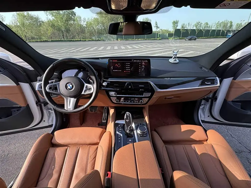 BMW 6 Series GT 2025 — Photo 9/18