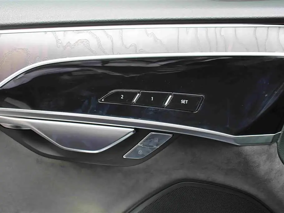 Audi A8 2021 — Photo 13/19