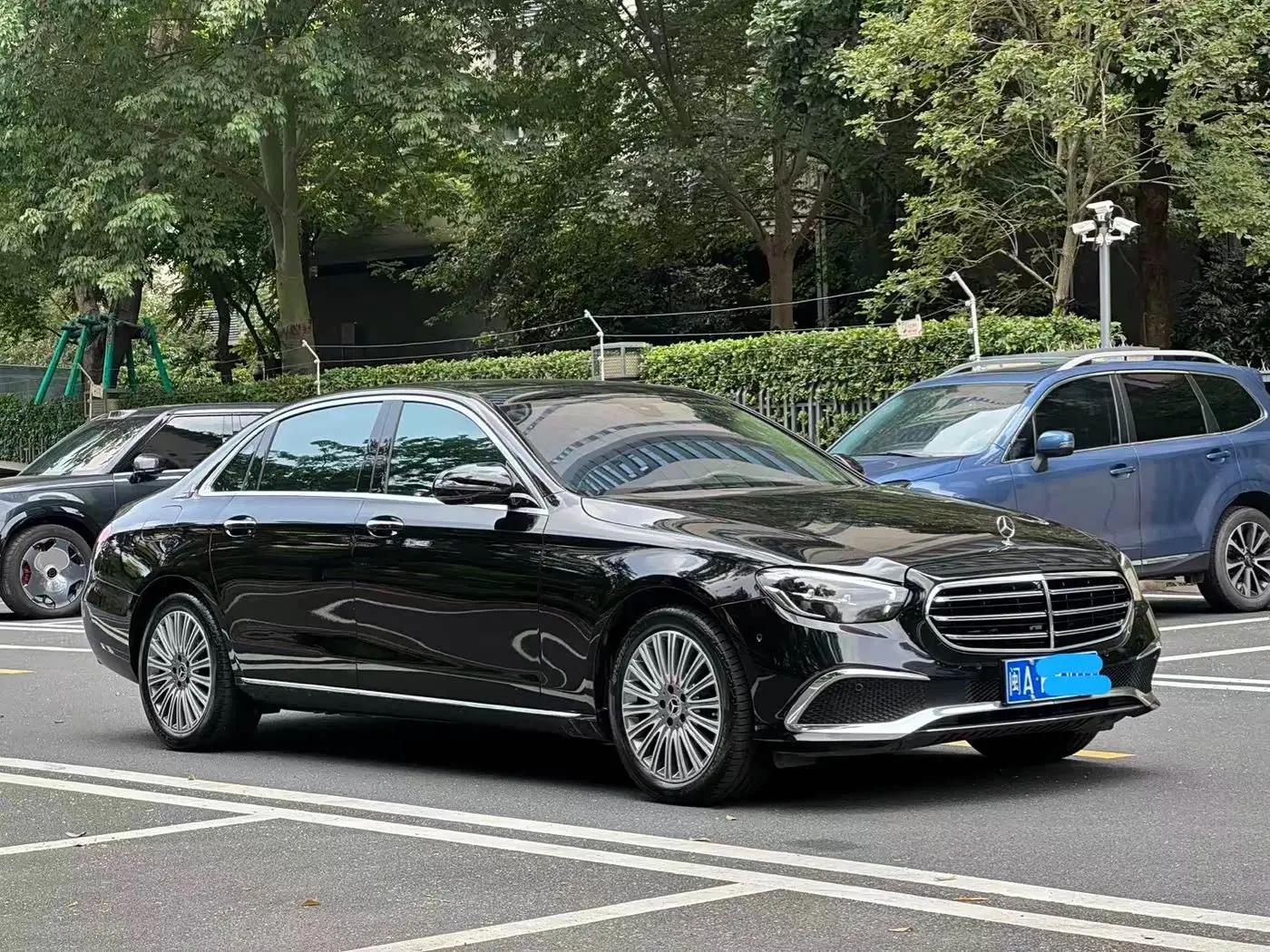 Mercedes-Benz E-Class 2023 — Photo 2/12