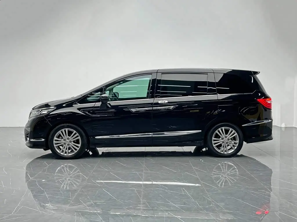 Honda Elysion 2017 — Photo 3/19
