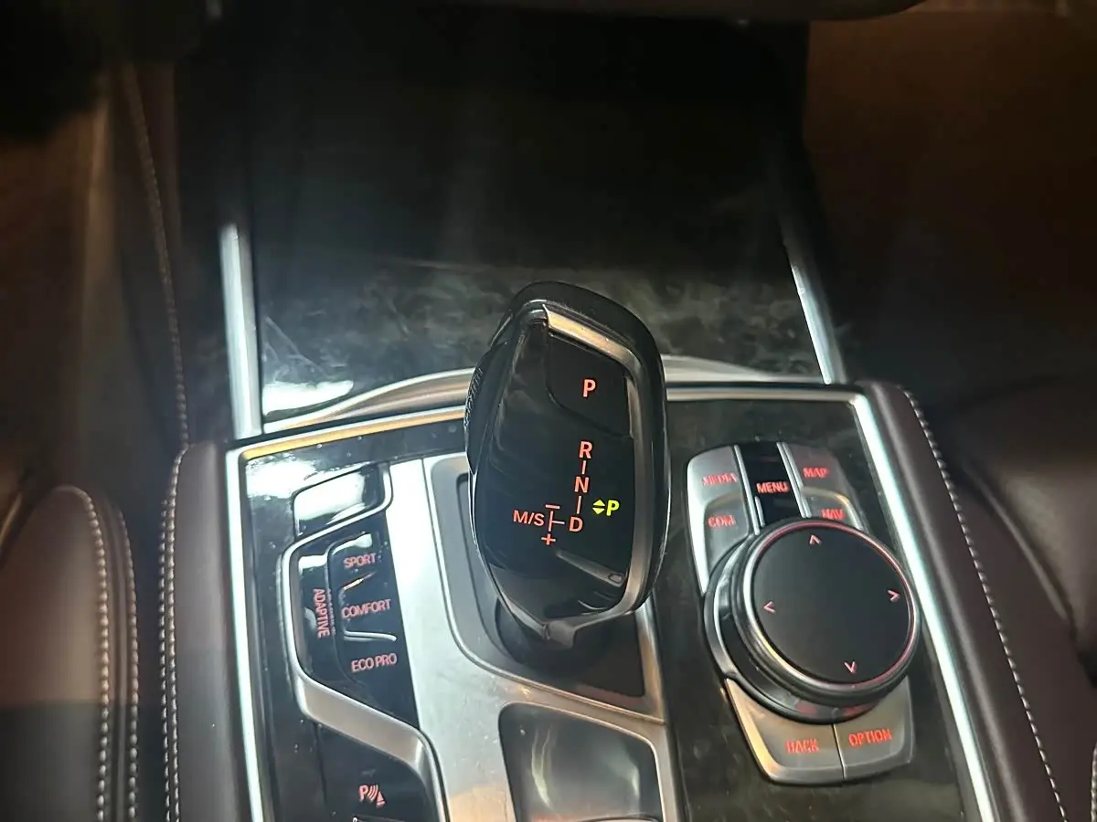 BMW 7 Series 2016 — Şəkil 15/18