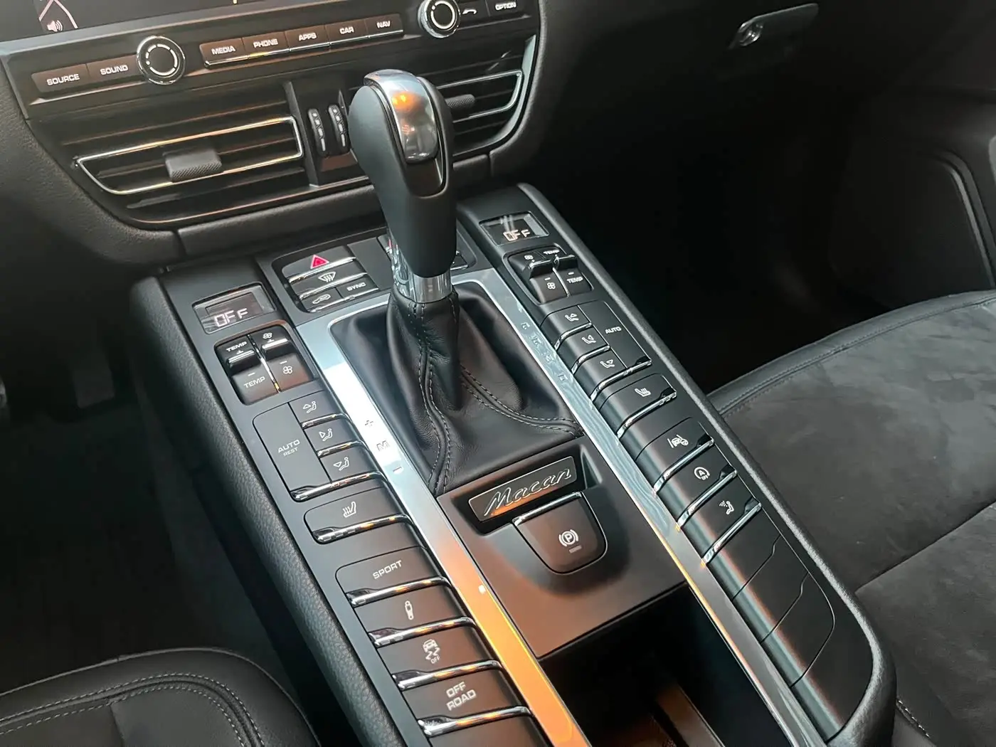 Porsche Macan 2019 — Фото 10/18