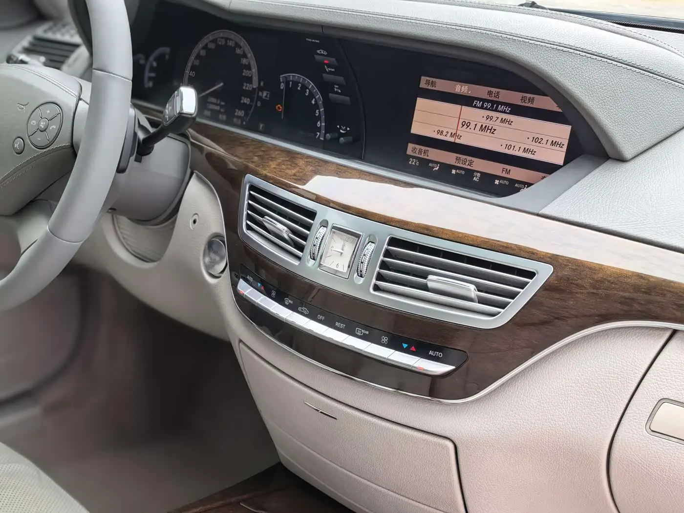 Mercedes-Benz S-Class 2012 — Photo 19/20