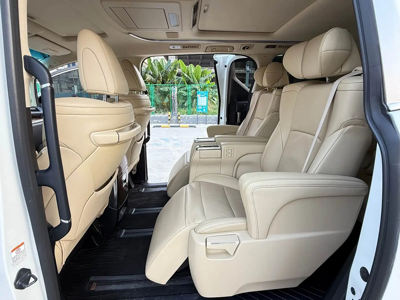 Toyota Alphard 2017 — Photo 5/12