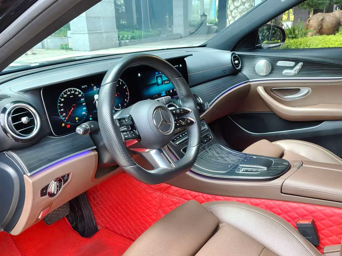 Mercedes-Benz E-Class 2022 — Photo 8/11