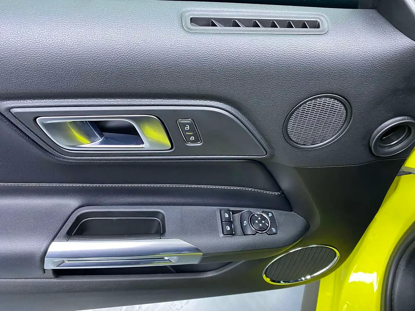 Ford Mustang 2022 — Photo 5/12