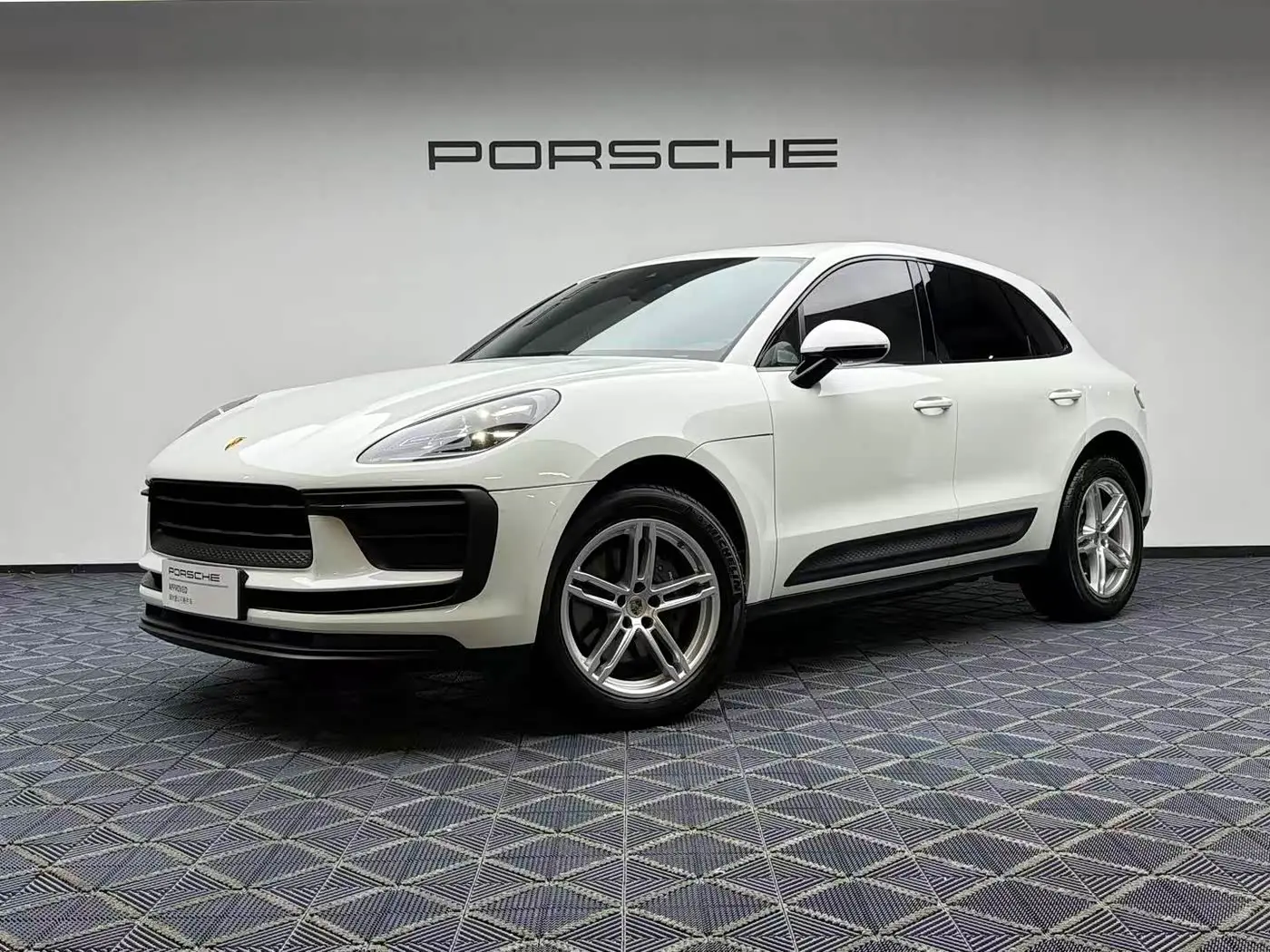 Porsche Macan 2024 — Photo 1/16
