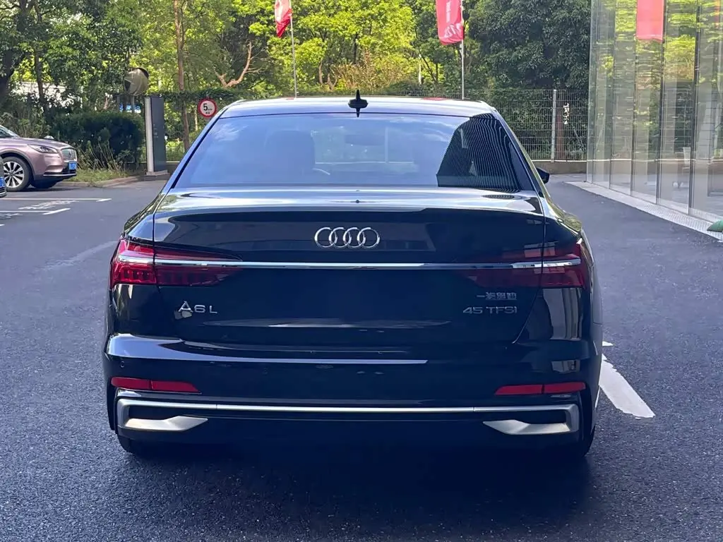 Audi A6L 2025 — Photo 3/17
