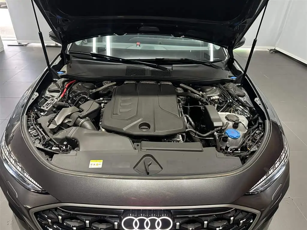 Audi A5L 2025 — Фото 8/17