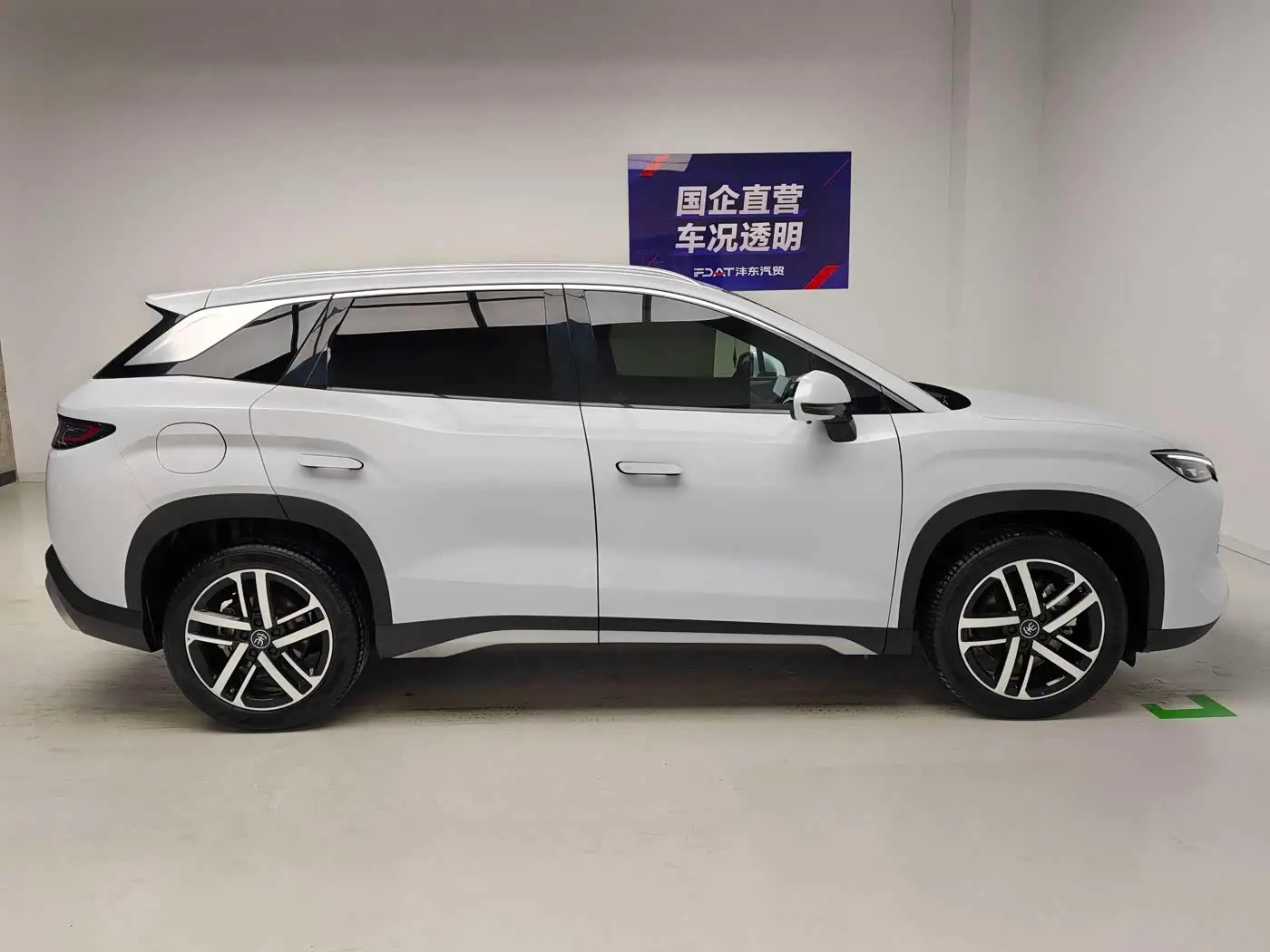 BYD Song L DM-i 2024 — Photo 7/18
