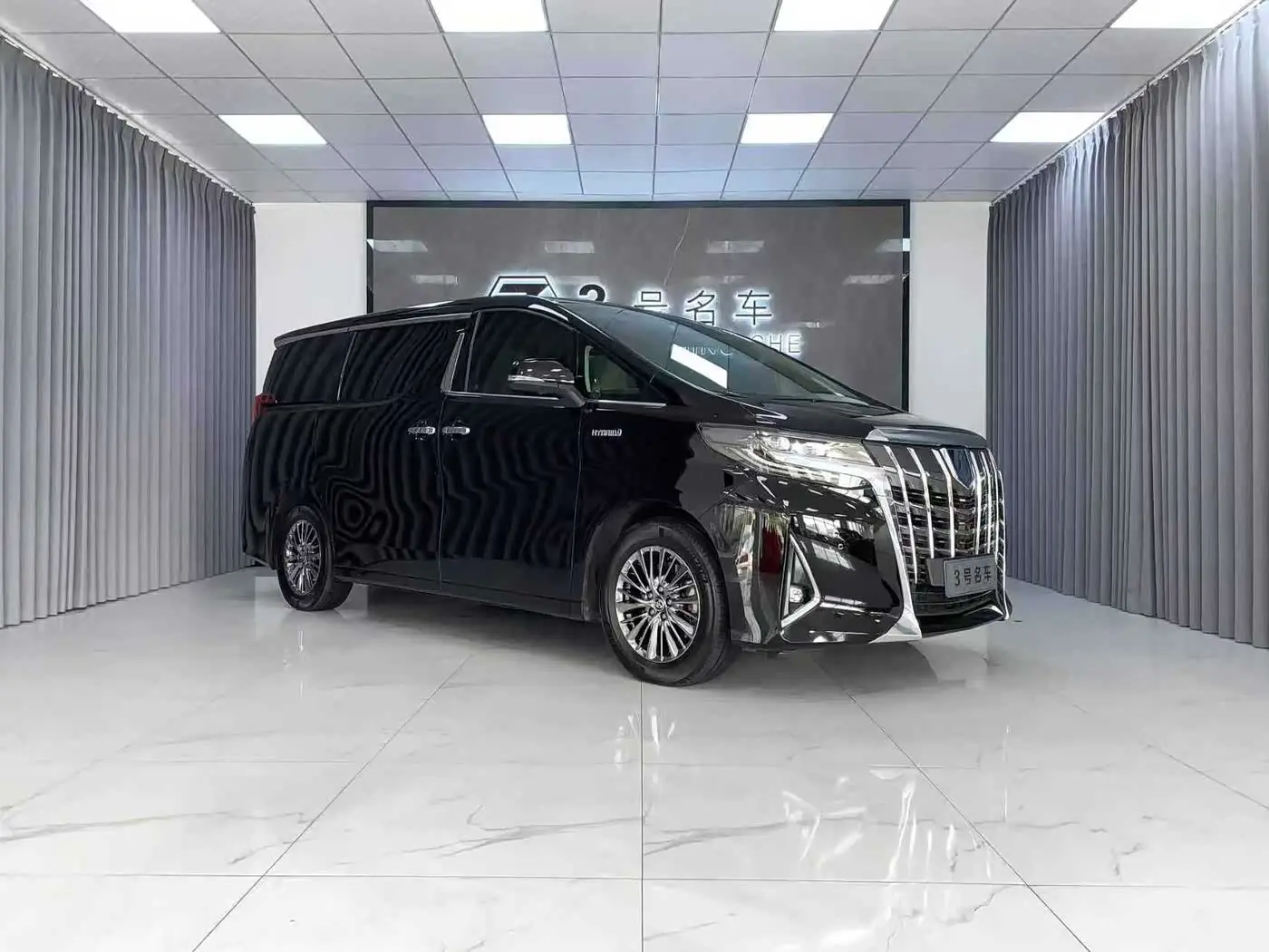 Toyota Alphard 2019 — Photo 3/20