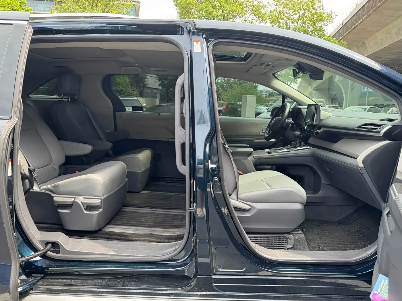 Toyota Granvia 2023 — Şəkil 11/17