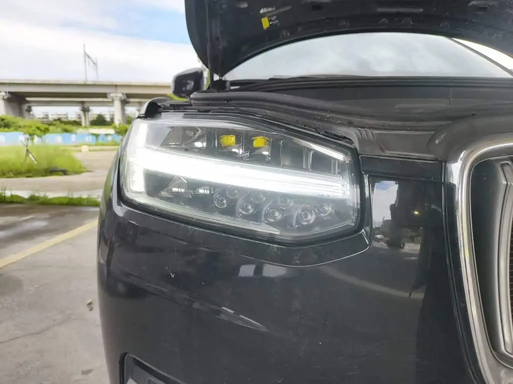 Volvo XC90 Plug-in Hybrid 2024 — Photo 7/20
