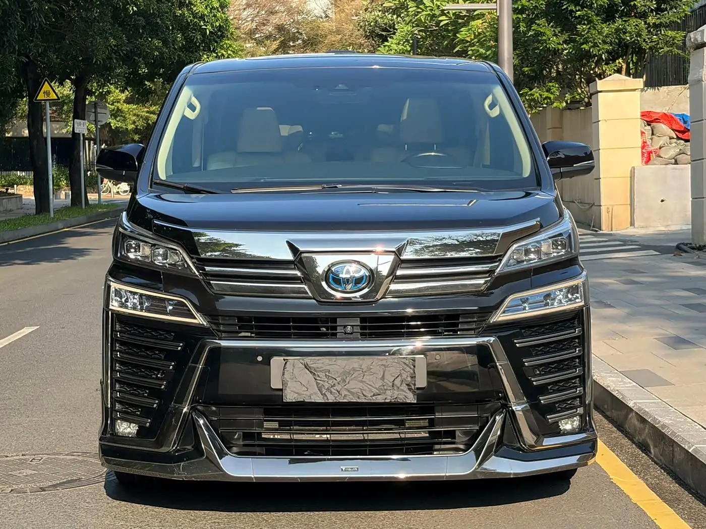 Toyota Vellfire 2020 — Photo 2/14