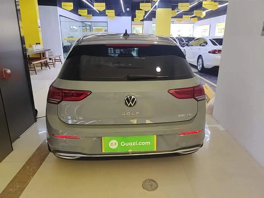 Volkswagen Golf 2021 — Photo 6/20