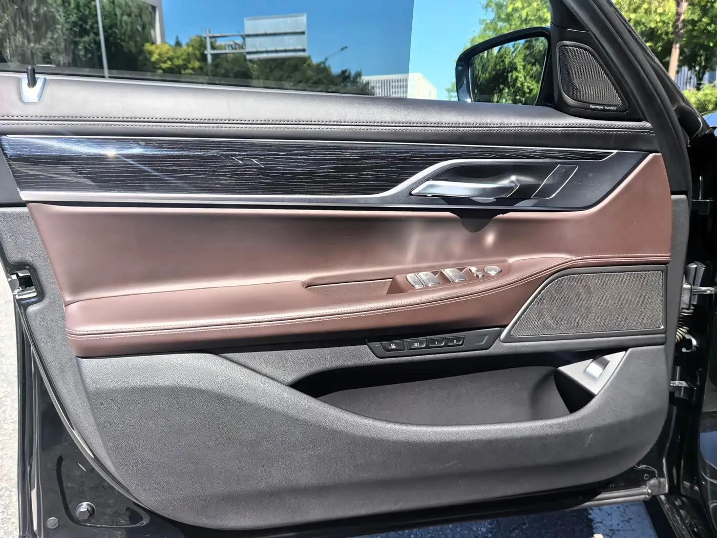 BMW 7 Series 2022 — ფოტო 16/20