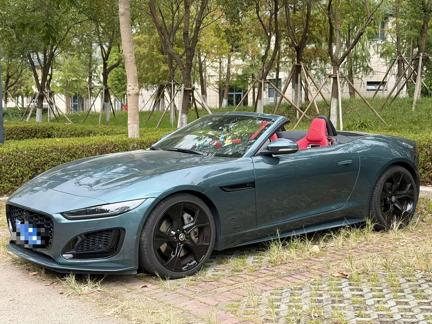 Jaguar F-TYPE 2024 — Фото 1/14