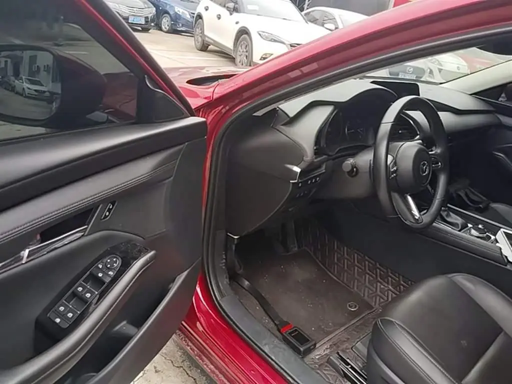 Mazda Mazda3 Axela 2023 — Photo 16/20