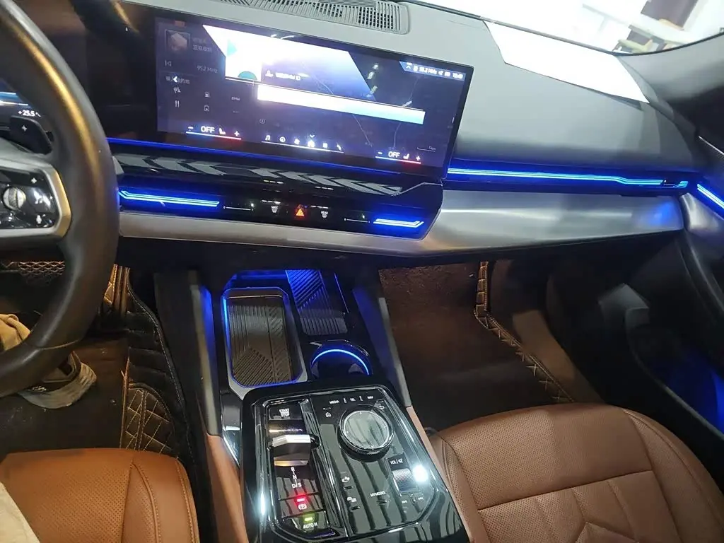 BMW 5 Series 2024 — Photo 8/20