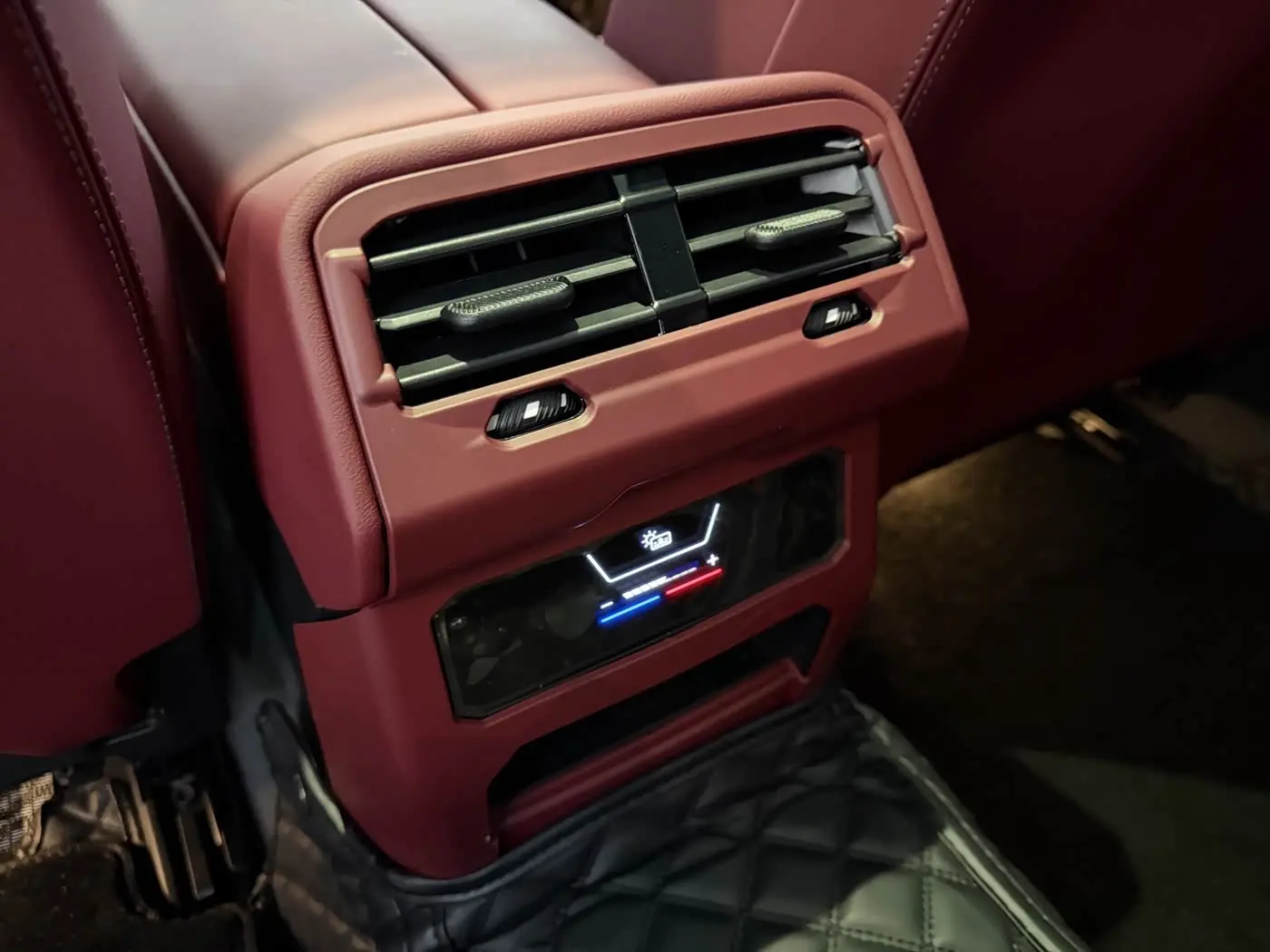 BMW 5 Series 2025 — Photo 12/20
