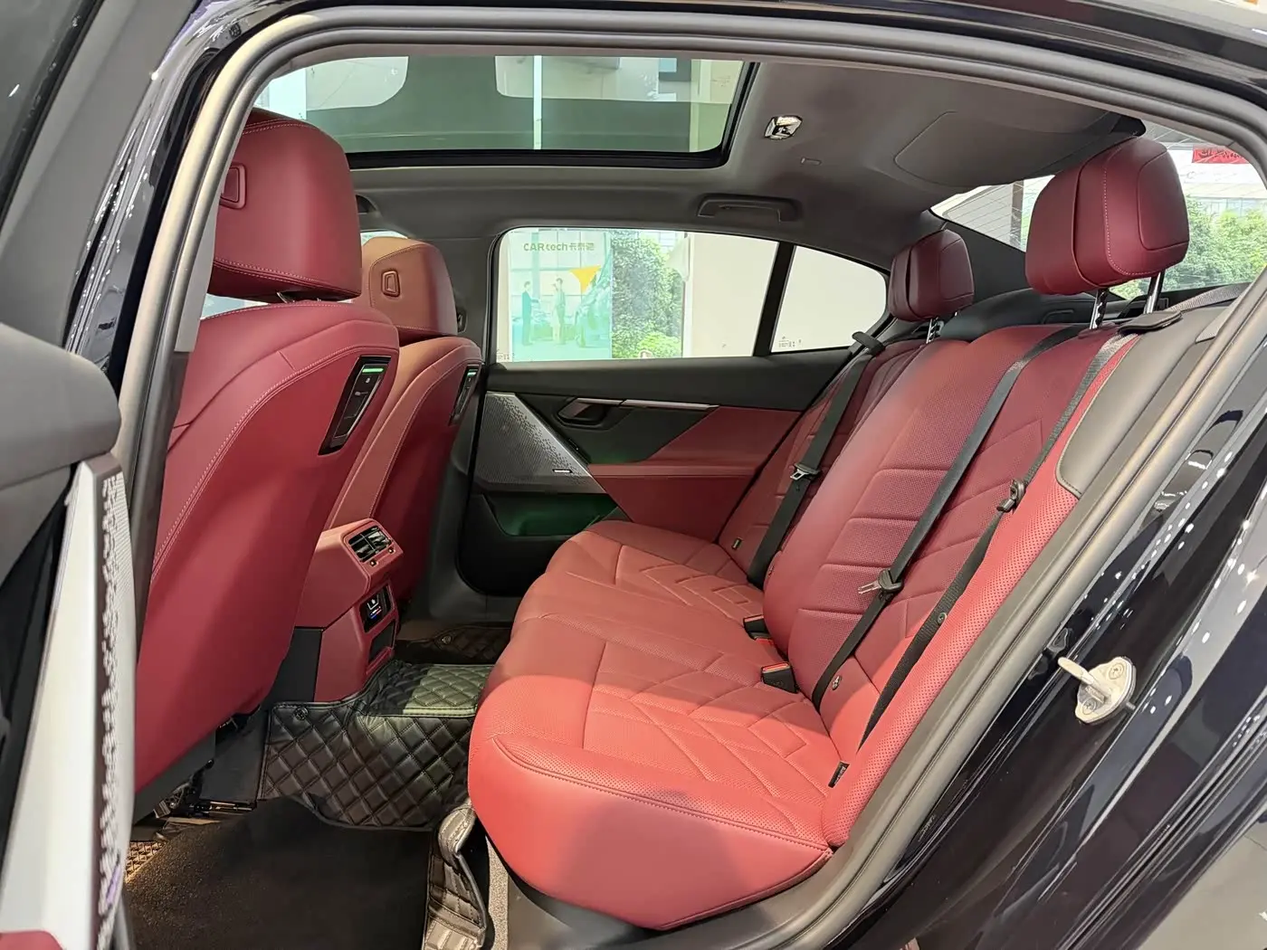 BMW 5 Series 2025 — Photo 13/20