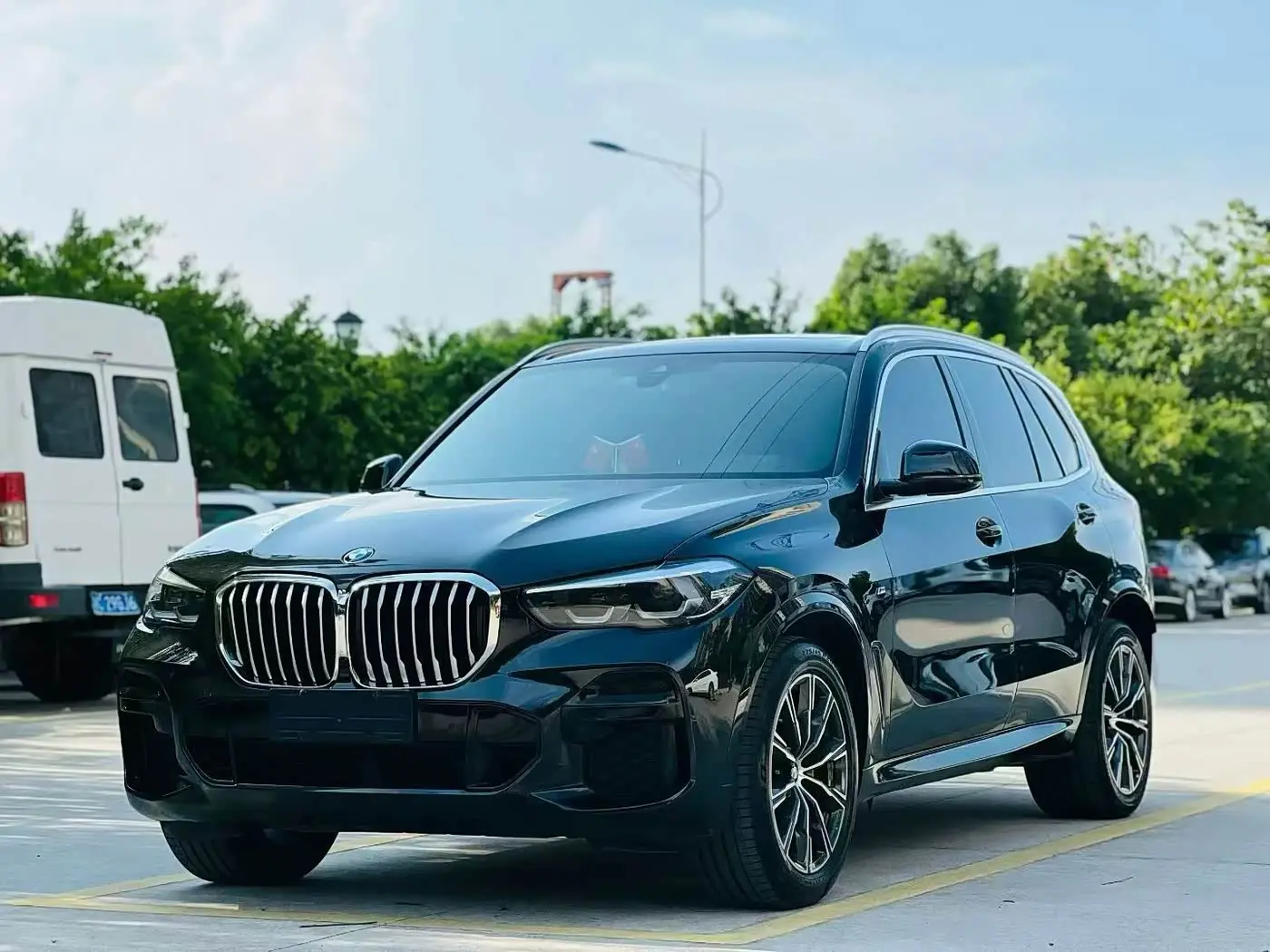 BMW X5 2021 — Фото 1/9