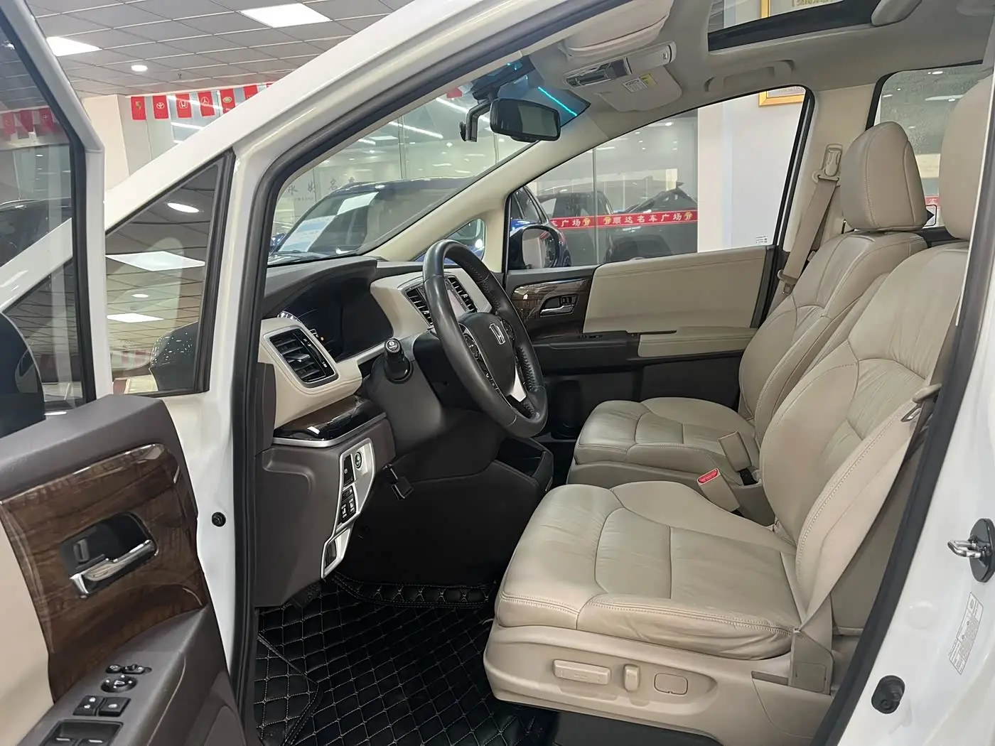 Honda Odyssey 2017 — Şəkil 8/18