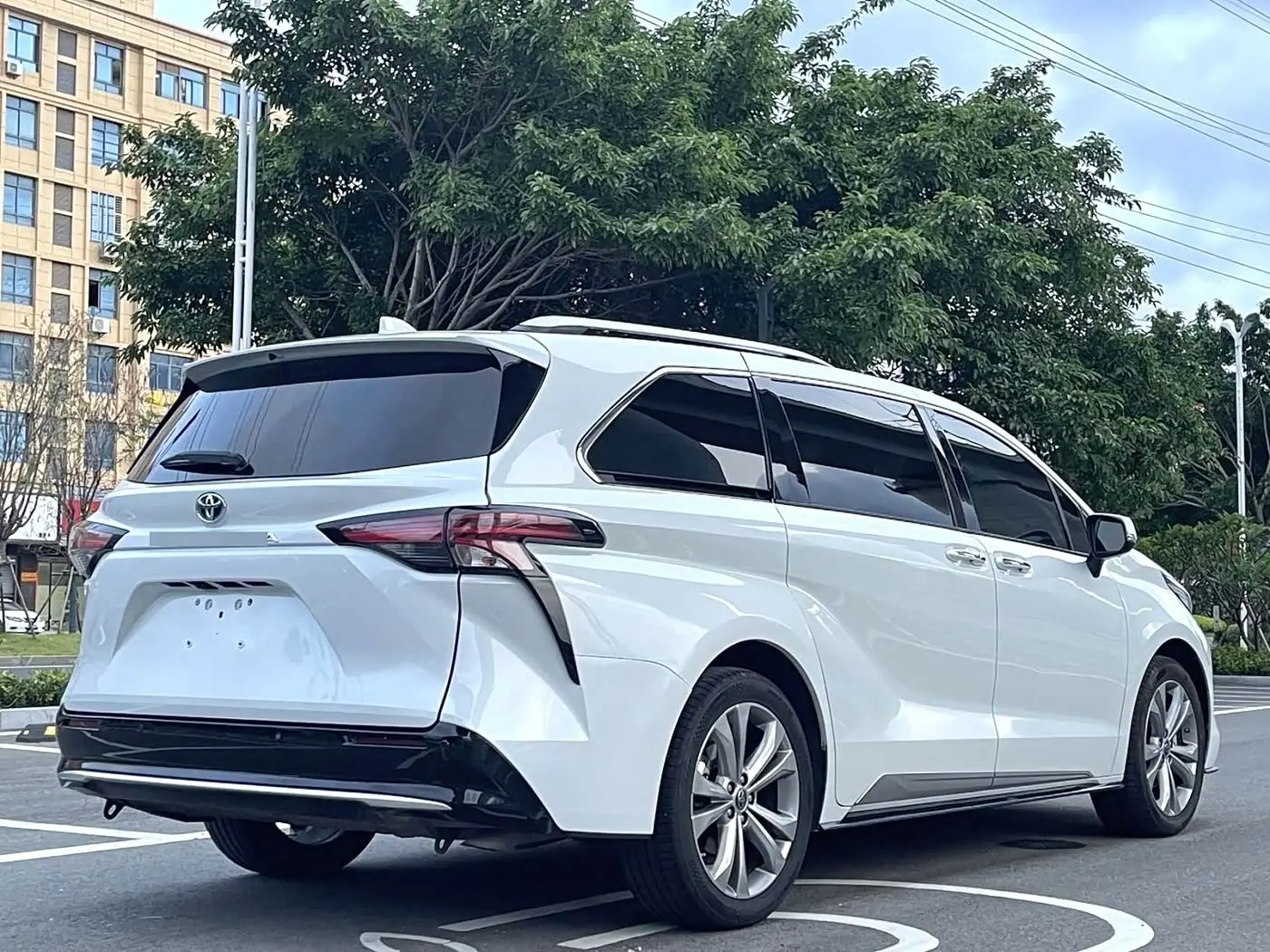Toyota Sienna 2024 — Şəkil 6/15