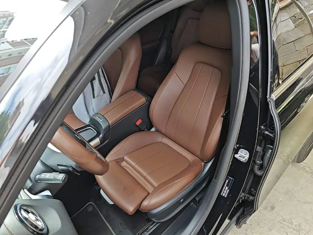 Mercedes-Benz GLB 2024 — Фото 15/20