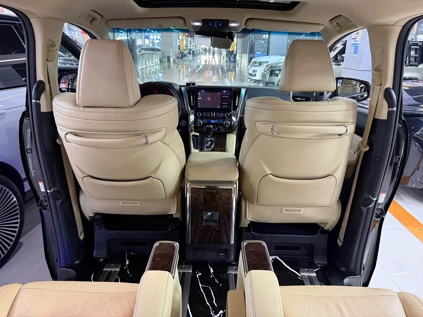 Toyota Alphard 2022 — Photo 14/19