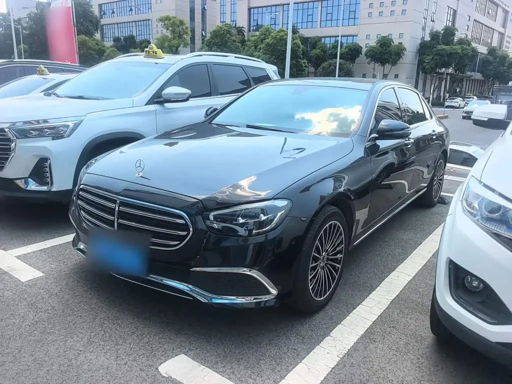 Mercedes-Benz E-Class 2022 — Фото 1/20