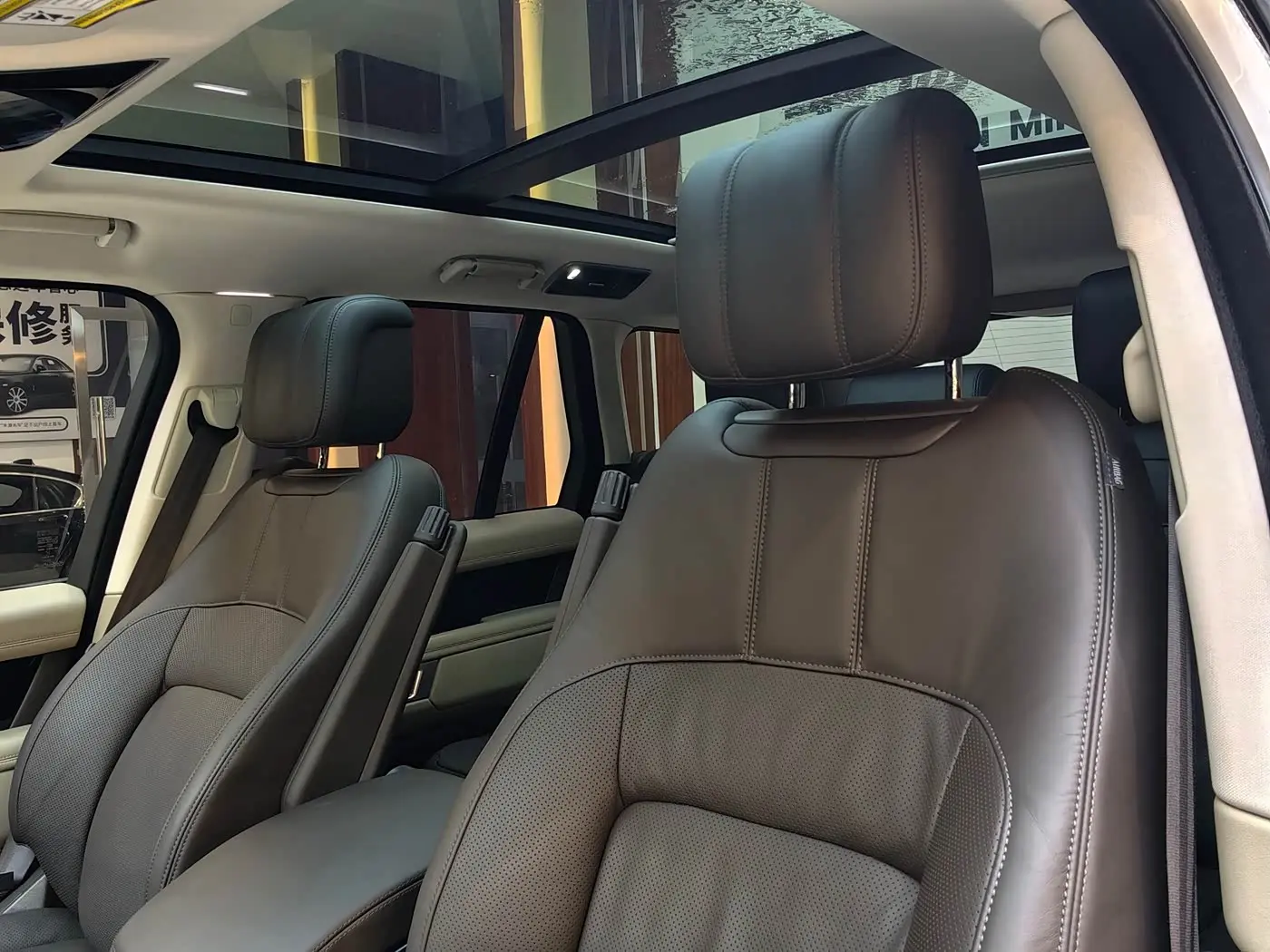 Land Rover Range Rover 2019 — Photo 19/20