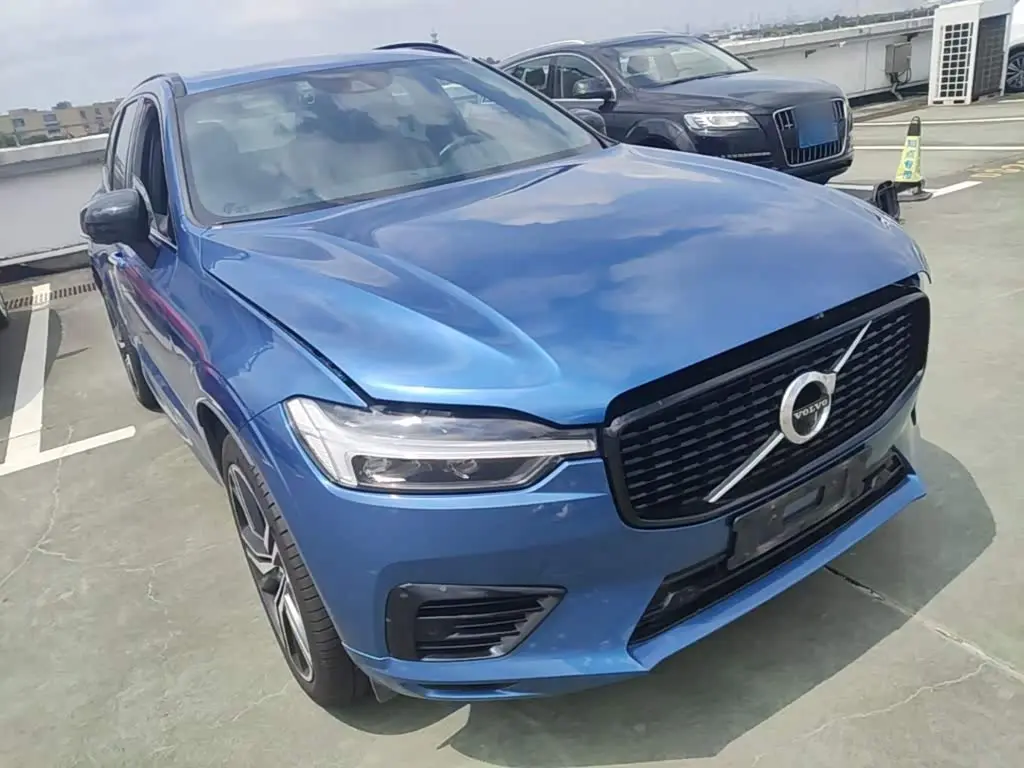 Volvo XC60 Plug-in Hybrid 2021 — Фото 4/20
