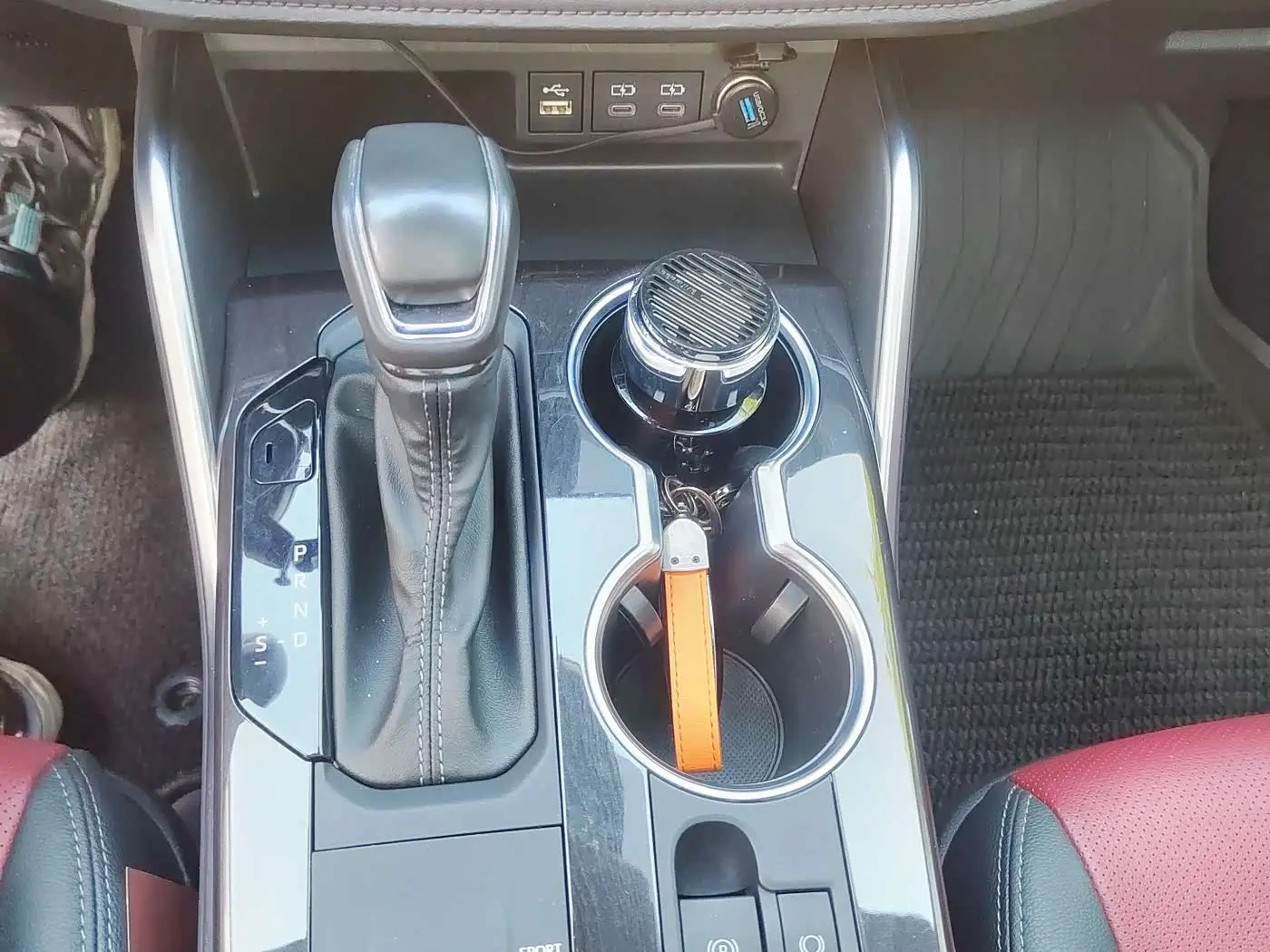 Toyota Crown Kluger 2022 — Photo 15/18