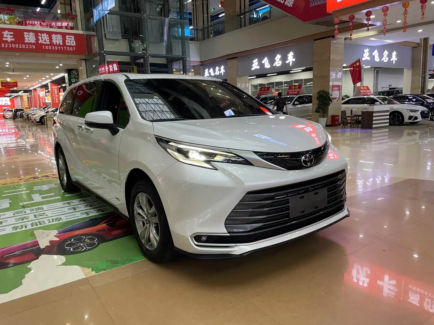 Toyota Sienna 2024 — Photo 4/19