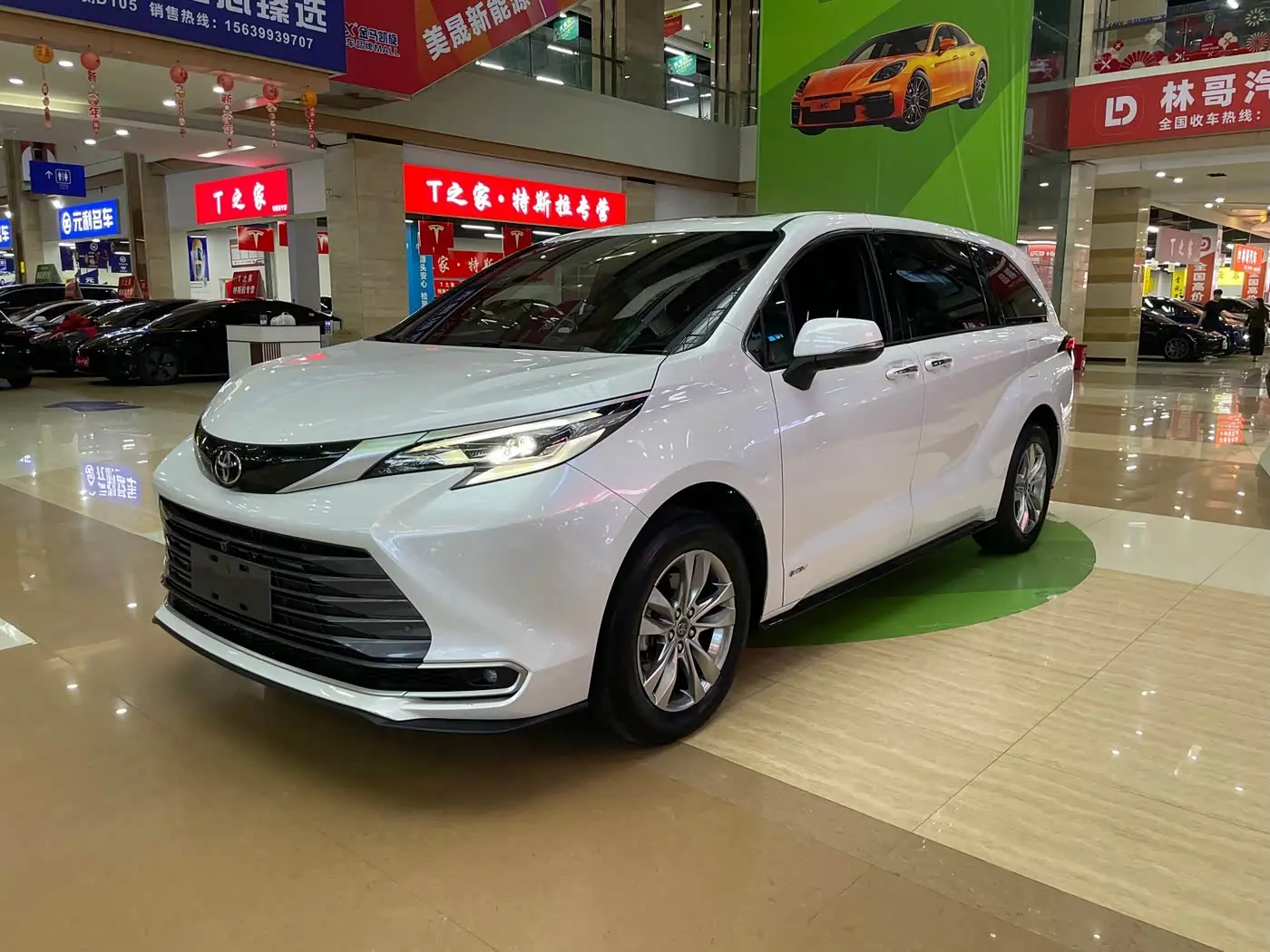 Toyota Sienna 2024 — Photo 2/19