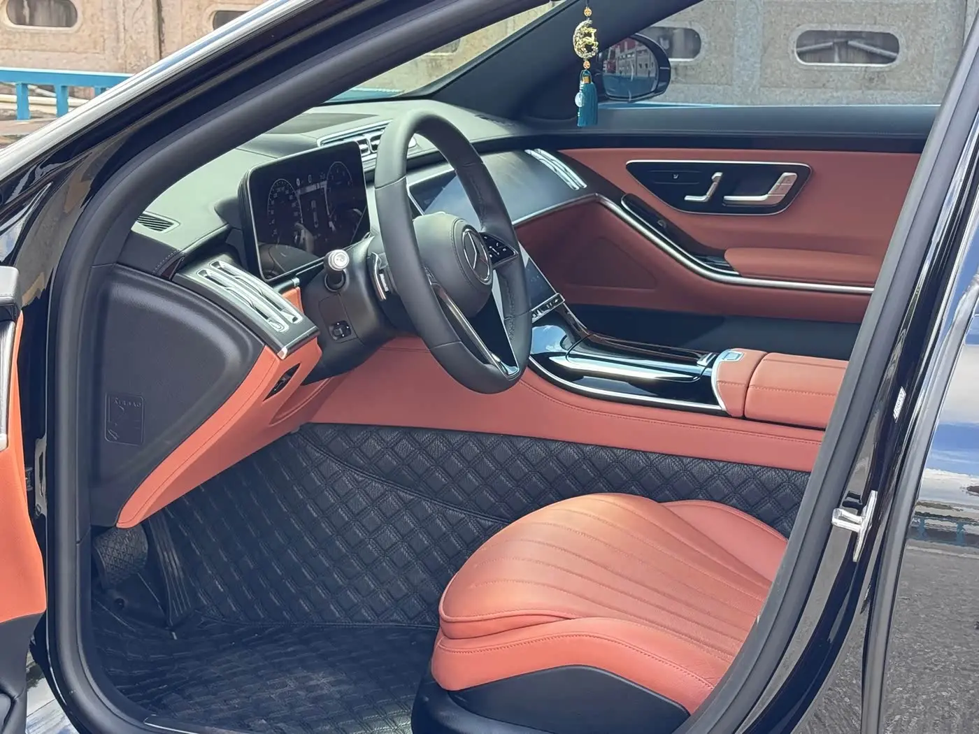 Mercedes-Benz S-Class 2024 — Photo 6/16