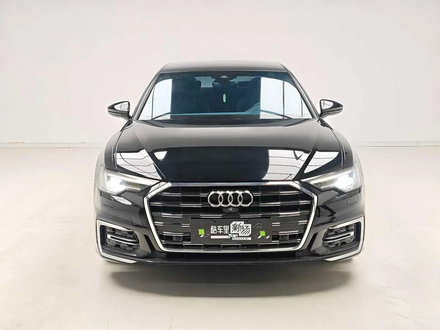 Audi A6L 2023 — Photo 2/13