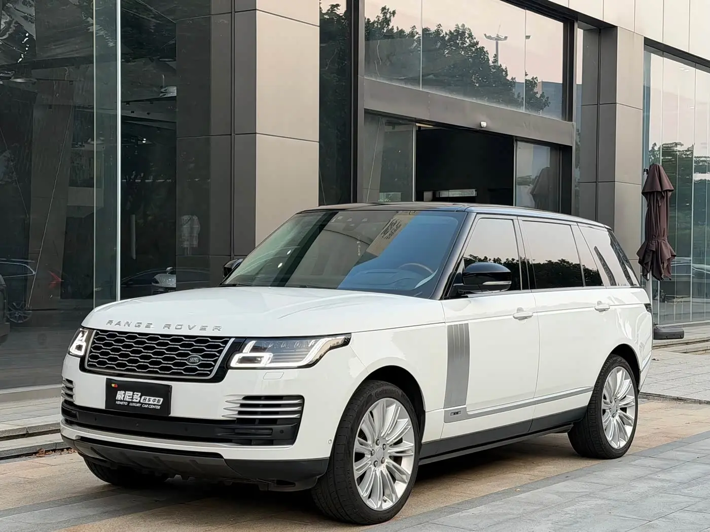 Land Rover Range Rover 2020 — Фото 1/13