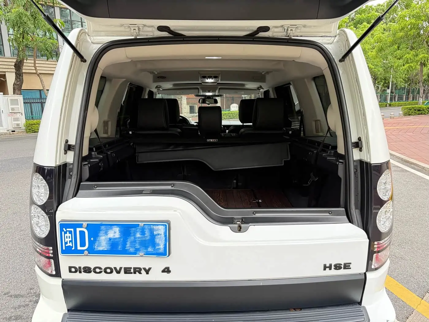 Land Rover Discovery 2016 — Şəkil 12/13