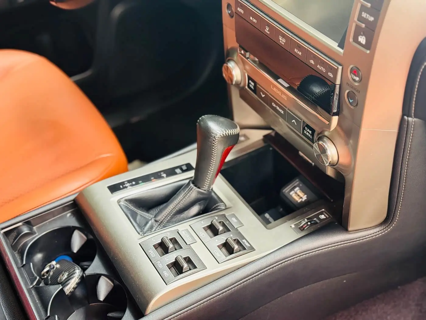 Lexus GX 2014 — Photo 8/18