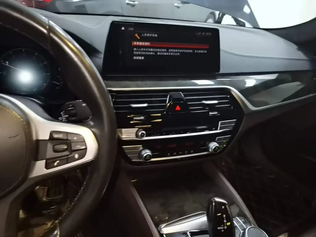 BMW 5 Series 2019 — Фото 12/19